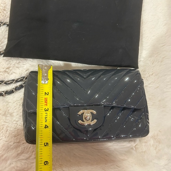 Chanel mini flap Chevron Patent Navy - Picture 10 of 16